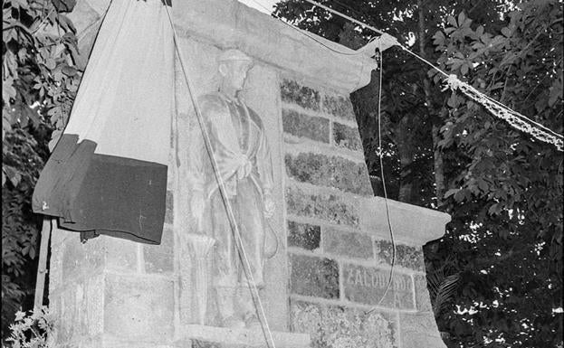 Zalduondo reparte hoy pan y vino por las casas para despedir a Celedón