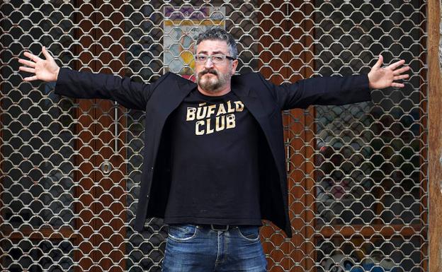 «Dejemos un poco en paz a la chavalería; ves a cada grupo de cincuentones...»