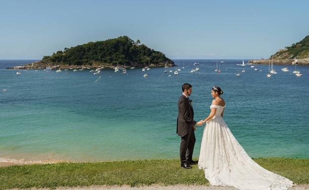 La boda de cuento de una diseñadora vasca y un jugador de baloncesto