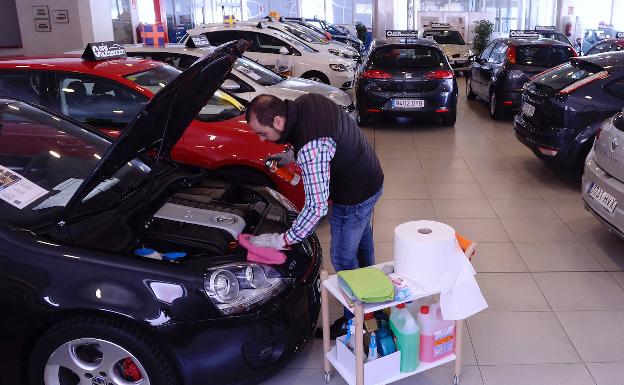 La falta de chips empuja al comprador al coche usado de mediana edad