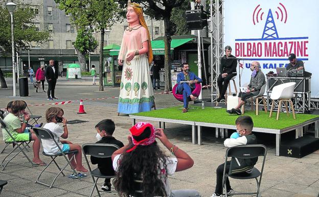 Bilbao saca a la calle la comedia y sus bártulos