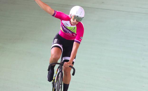 Tania Calvo se proclama doble campeona de España en ciclismo en pista