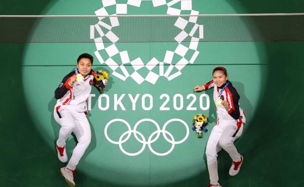 Las indonesias se llevan el oro en bádminton, una casa, café de por vida y cinco vacas