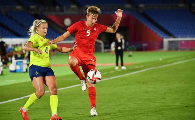 La futbolista canadiense Quinn, primera transgénero en colgarse un oro olímpico