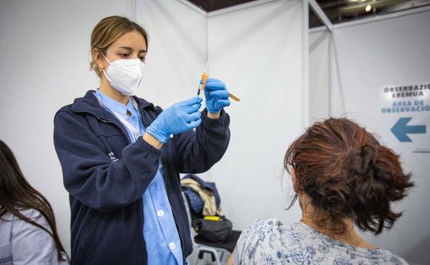 Euskadi recibe hoy 180.000 vacunas que permitirán a Osakidetza reactivar los vacunódromos de La Casilla y el BEC