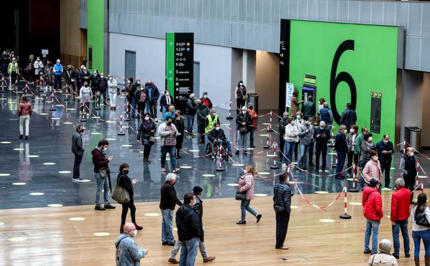 Los vacunódromos de La Casilla y el BEC recuperan el ritmo de inoculación