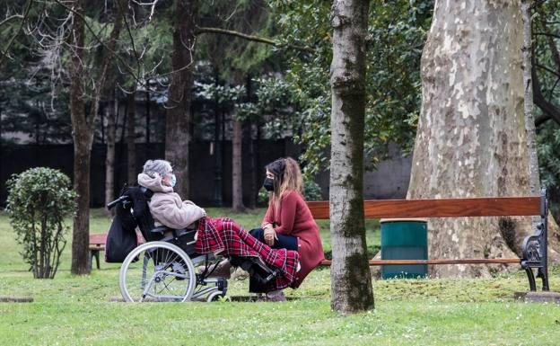 «Nuestros mayores están muy solos y nos necesitan»