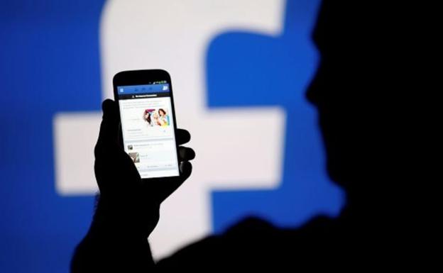 Facebook identifica una campaña de desinformación contra las vacunas que reclutaba 'influencers'