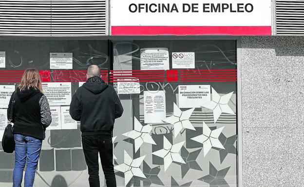 El aviso del SEPE a los mayores de 52 años: así debes hacer la Declaración Anual de Rentas para mantener el subsidio