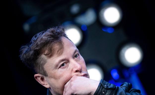 Elon Musk carga contra Renesas y Bosch por la crisis de los semiconductores