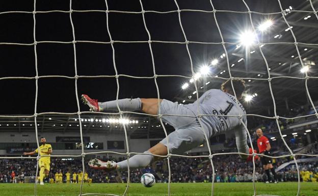 Kepa Arrizabalaga ya para penaltis en su redención inglesa