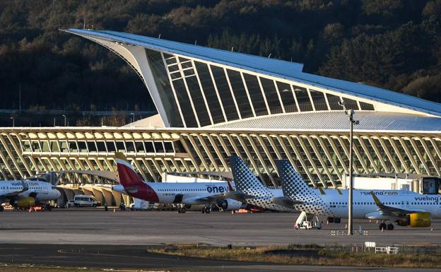 El aeropuerto de Loiu recupera en julio casi el 60% de los viajeros precovid