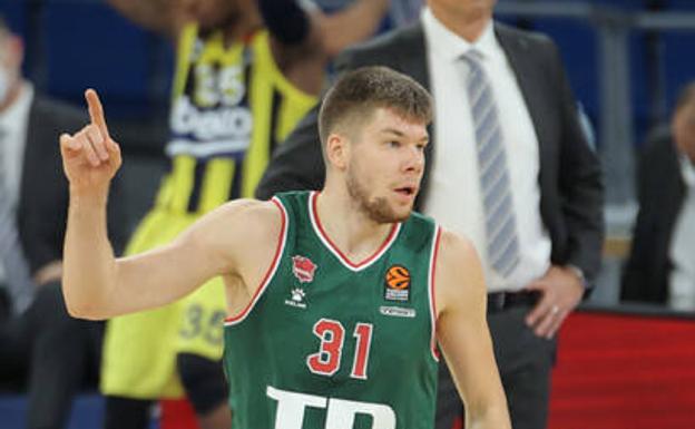 Giedraitis ceja en su empeño de ir a la NBA y seguirá en el Baskonia