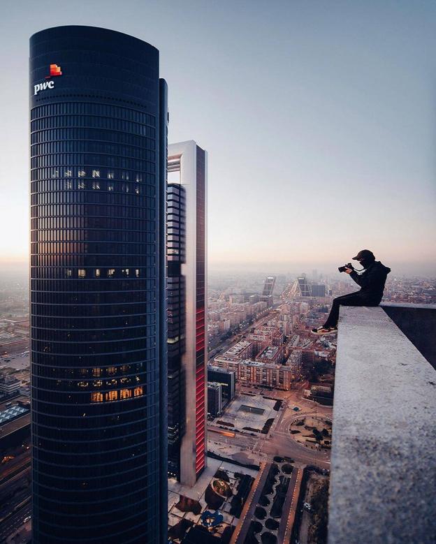 Okos, el fotógrafo vasco que se la juega retratando catacumbas y edificios abandonados
