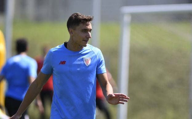 Marcelino anuncia que Petxarroman se queda en el primer equipo