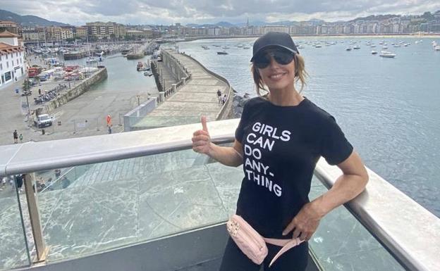 Emma García disfruta de sus vacaciones en la costa vasca