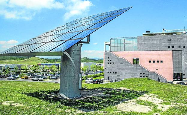 Miñano instalará paneles solares en sus edificios para ser autosuficiente en 2035