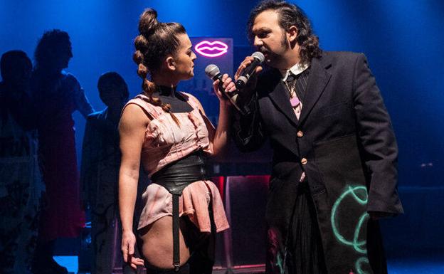 'Gris' antzezlana Pabellón6 aretora bueltatu da