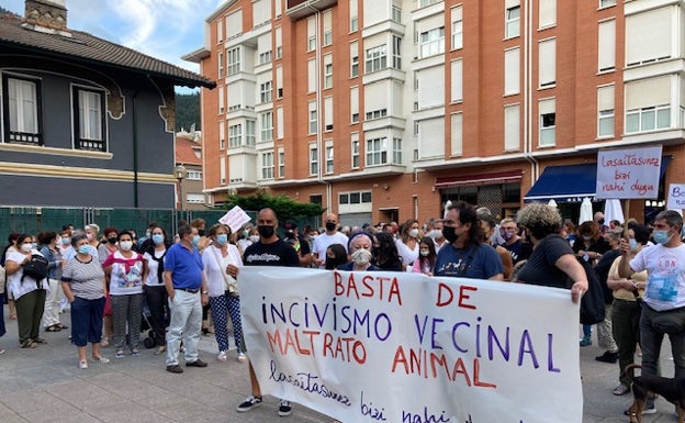 El Ayuntamiento de Alonsotegi muestra su apoyo a la manifestación celebrada el martes contra las conductas incívicas y el maltrato animal