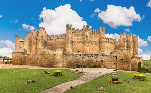 Valencia de Don Juan, un castillo y un parque acuático en León