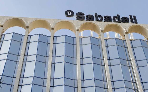 Banco Sabadell inicia un ERE con prejubilaciones y un plan de recolocación