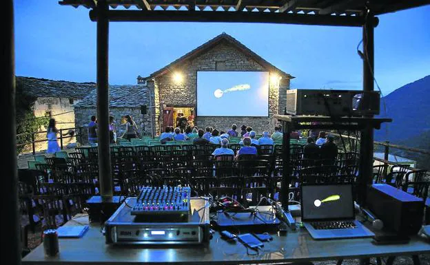 Rebordinos inaugura este martes el festival de cine de Ascaso, el más pequeño del mundo