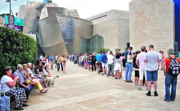 El Guggenheim y el Bellas Artes doblan este verano la afluencia de público respecto a 2020