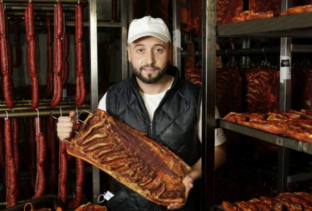 Los artesanos del cerdo: chorizos, morcillas, panceta...