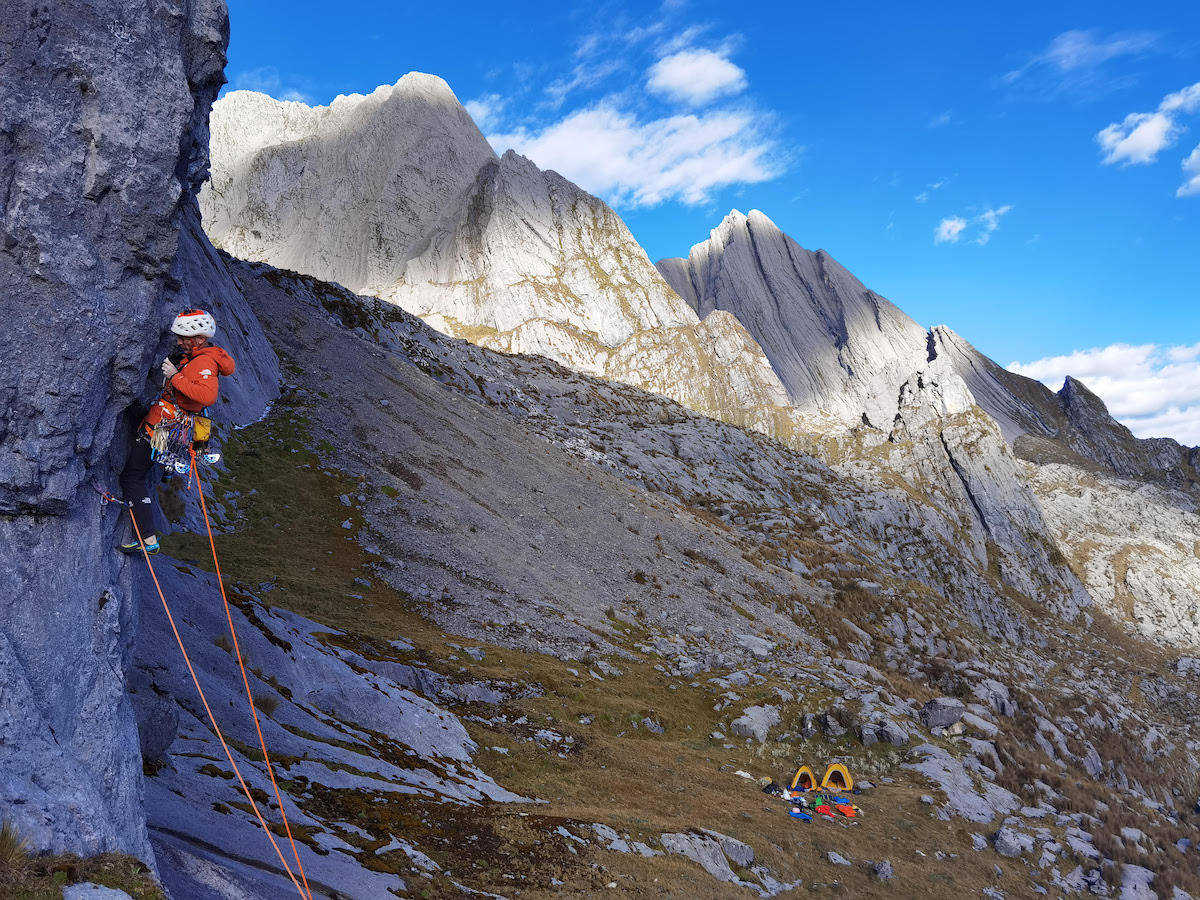 Las imágenes de los hermanos Pou en la apertura de la vía Súper Canalizos en la Cordillera Blanca peruana