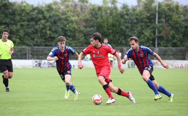 Una vaselina genial de Godoy da la victoria al Alavés B en Sarriena