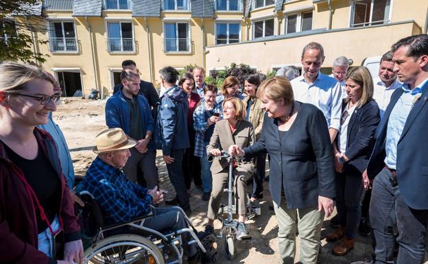 Merkel se implica en la campaña para relanzar a su candidato