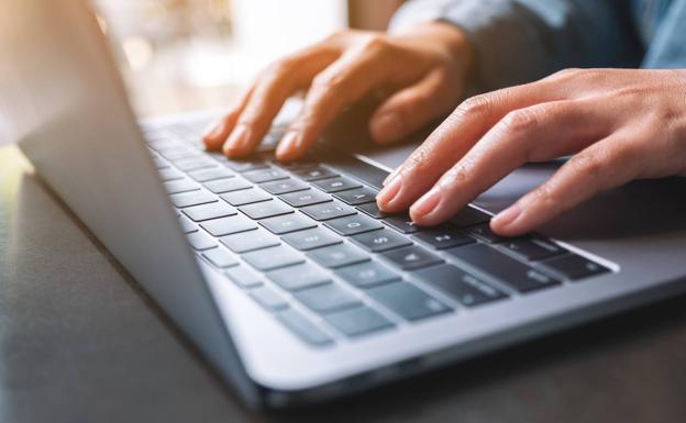 Euskaltzaindiak Orotariko Euskal Hiztegiaren bertsio digitala eguneratu du eta 12.000 adibide egituratu dira