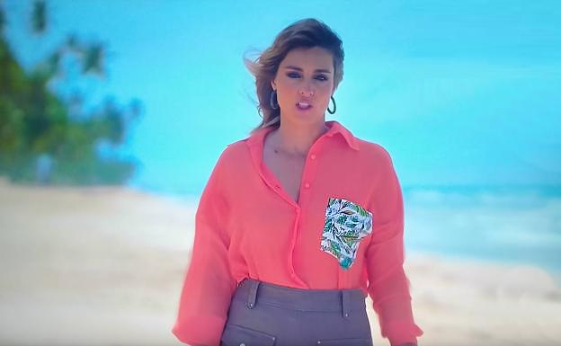 Sandra Barneda elige una camisa hecha en Euskadi en el regreso de 'La isla de las tentaciones'