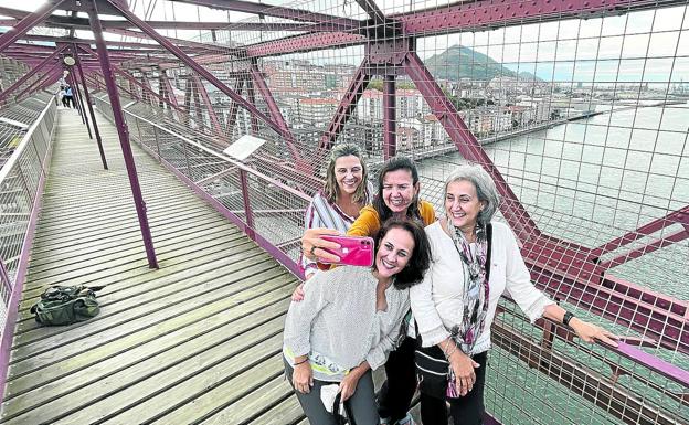 El Puente Colgante recupera su tirón turístico