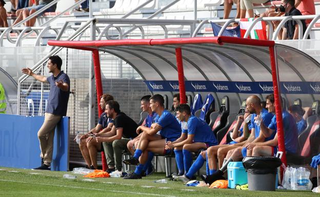 Iñigo Vélez: «Me fastidia el segundo gol, un error que pagamos muy caro»