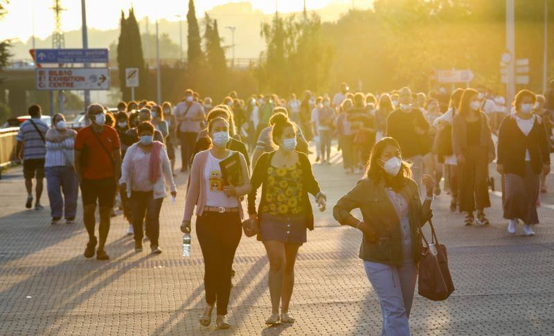 Miles de aspirantes se presentan a la oposión de Correos en Euskadi