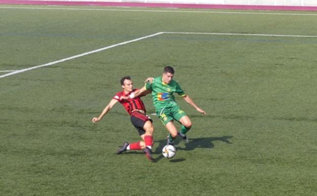 El Arenas forja su solidez con dos goles 'psicológicos' al Cayón