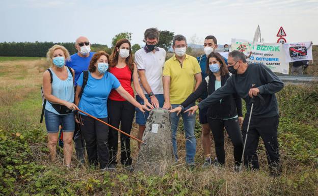 La visita a los mojones, el único acto del día de Olárizu