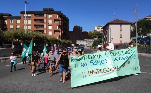 Trabajadores de la residencia de Ortuella protestan por unas condiciones dignas