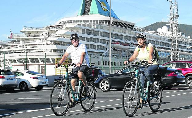 Atraca en Getxo el segundo crucero de la temporada