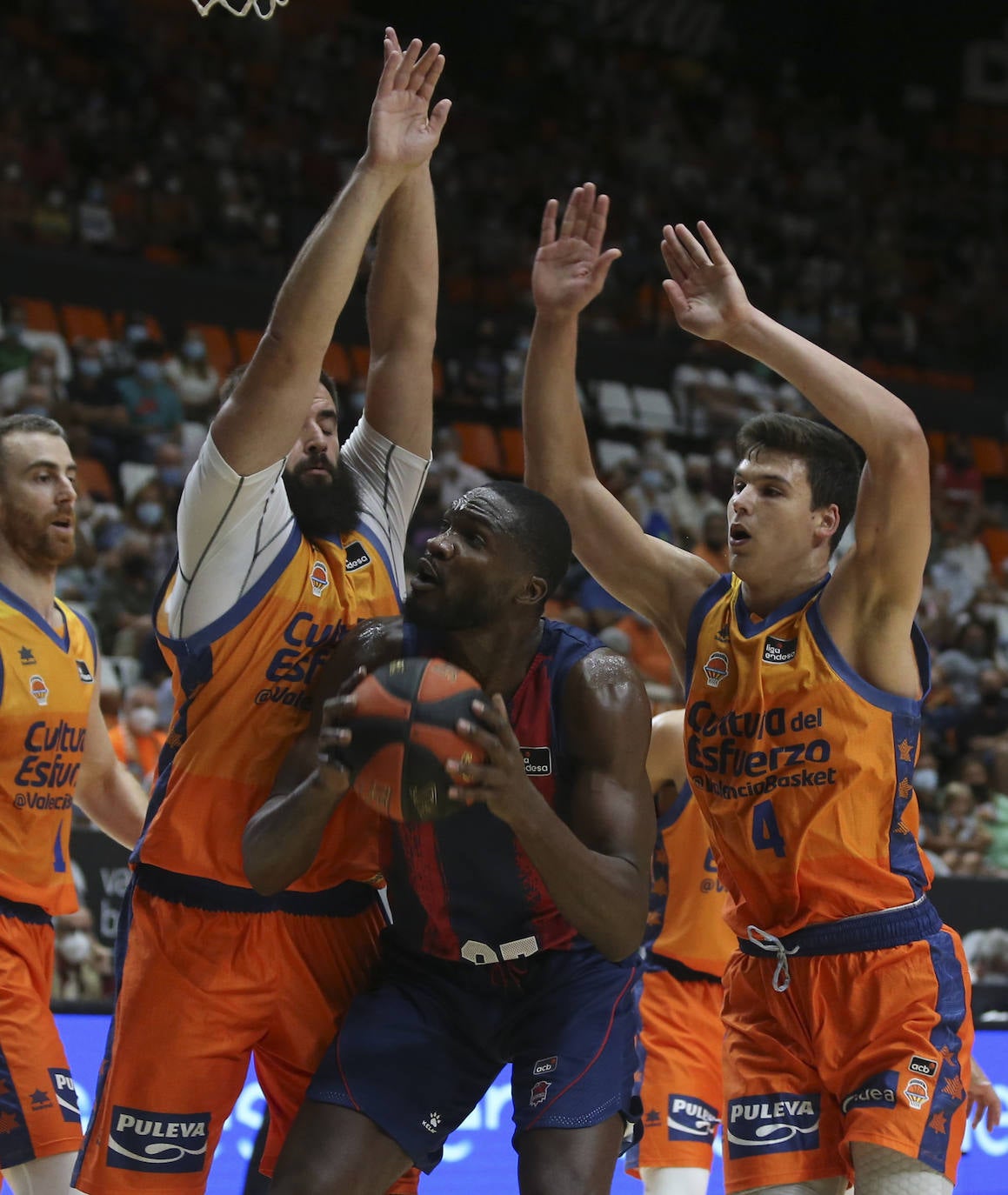 Las mejores imágenes del Valencia - Baskonia