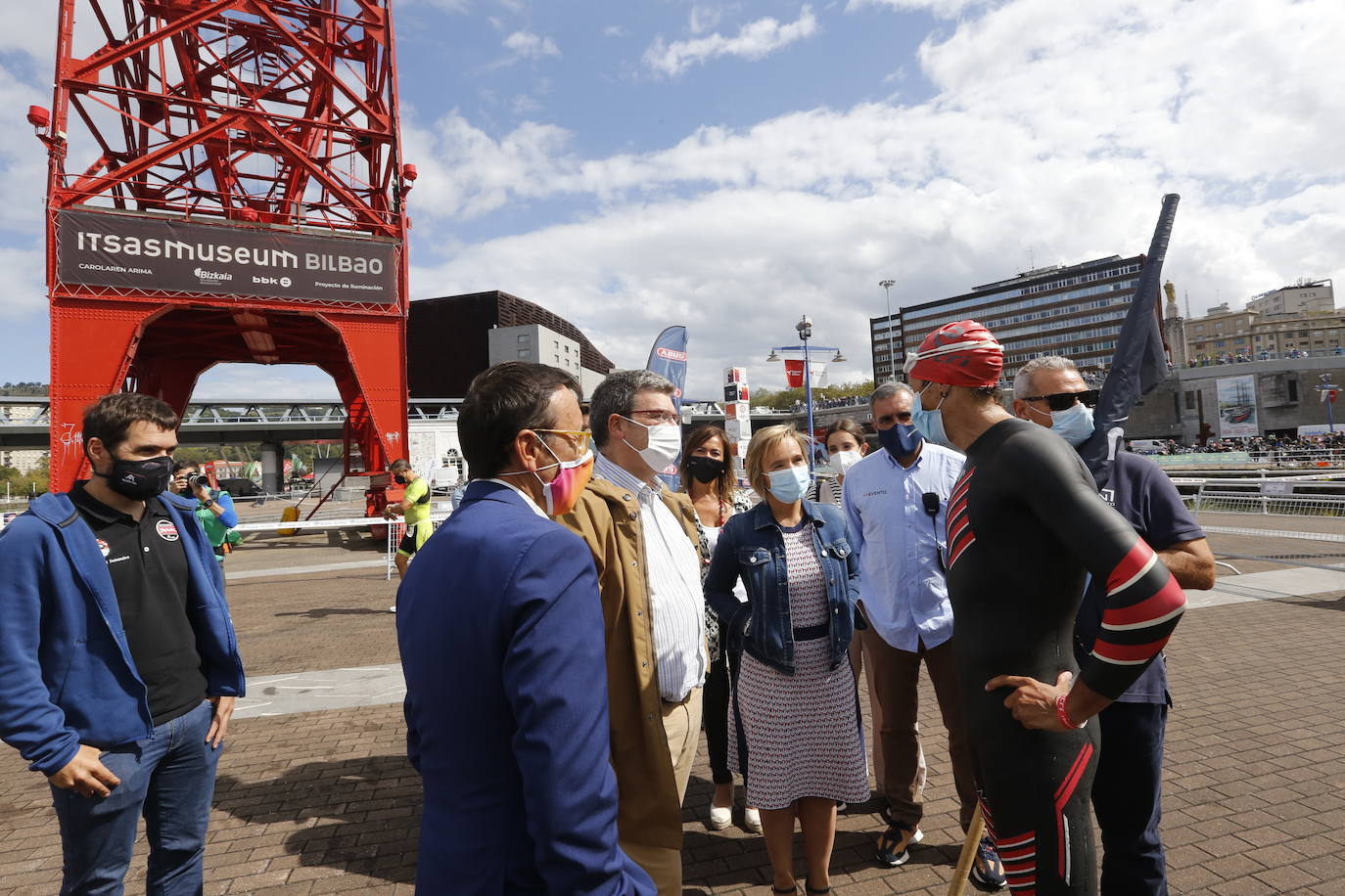 Las mejores imágenes de los momentos previos al triatlón de Bilbao