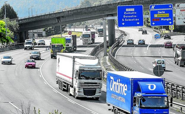 La falta de camioneros tensiona ya la cadena de suministro en Euskadi