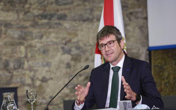 La oposición reprocha a Urtaran su «imprudencia» al nombrar a la exdirectora de Urbanismo