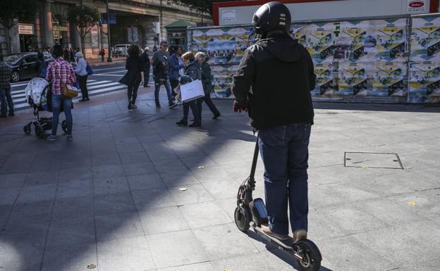 Muere una mujer tras ser atropellada por un patinete eléctrico