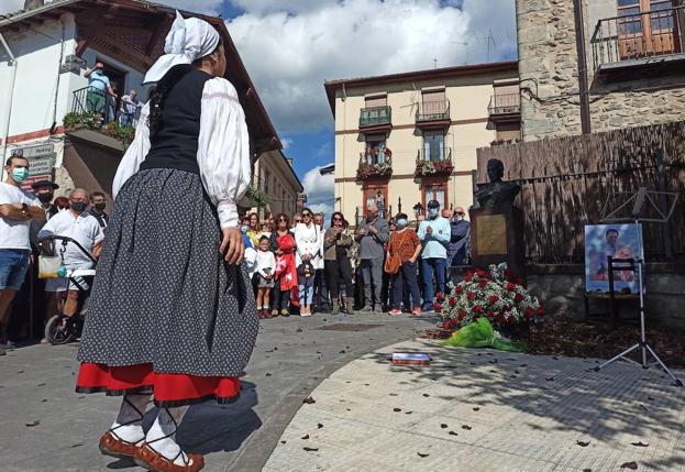 Orduña inaugura el busto de Iván Fandiño en la calle Burgos de forma definitiva