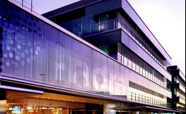 El Gobierno de Sánchez empuja para que Indra se incorpore a la operación