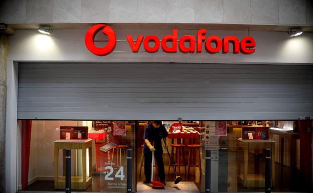 Vodafone propone cerrar todas sus tiendas en España