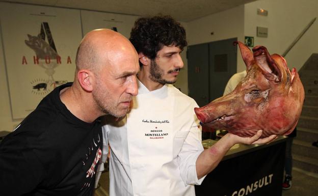 Aitor Arregi (Elkano) arropó a Carlos Hernández (Cataria).