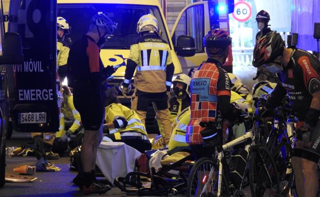 Siete ciclistas de Ermua resultan heridos al ser arrollados por una camioneta